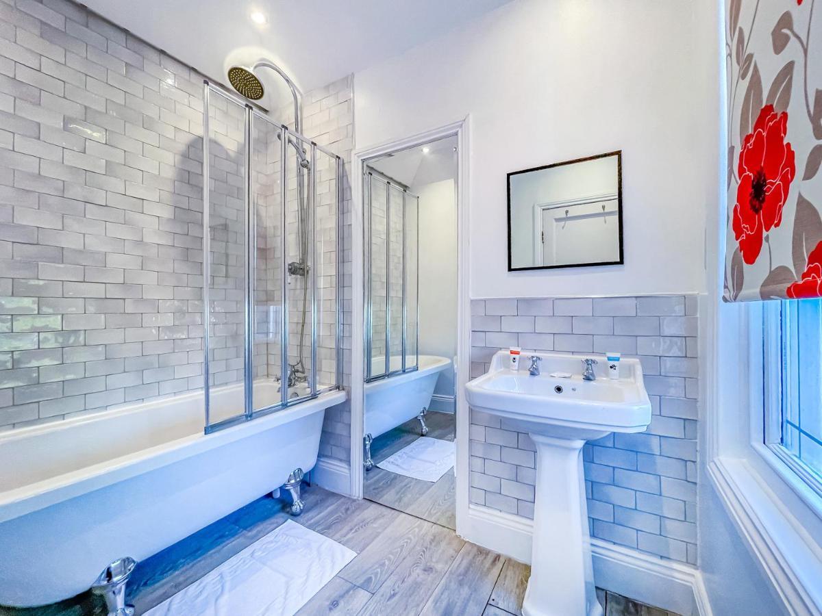 *Re9Bc* For Your Most Relaxed & Cosy Stay + Free Parking + Free Fast Wifi * Leeds  Bagian luar foto